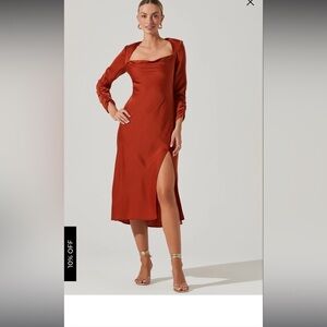 ASTR the label GRACIE LONG SLEEVE CUTOUT SATIN MIDI DRESS